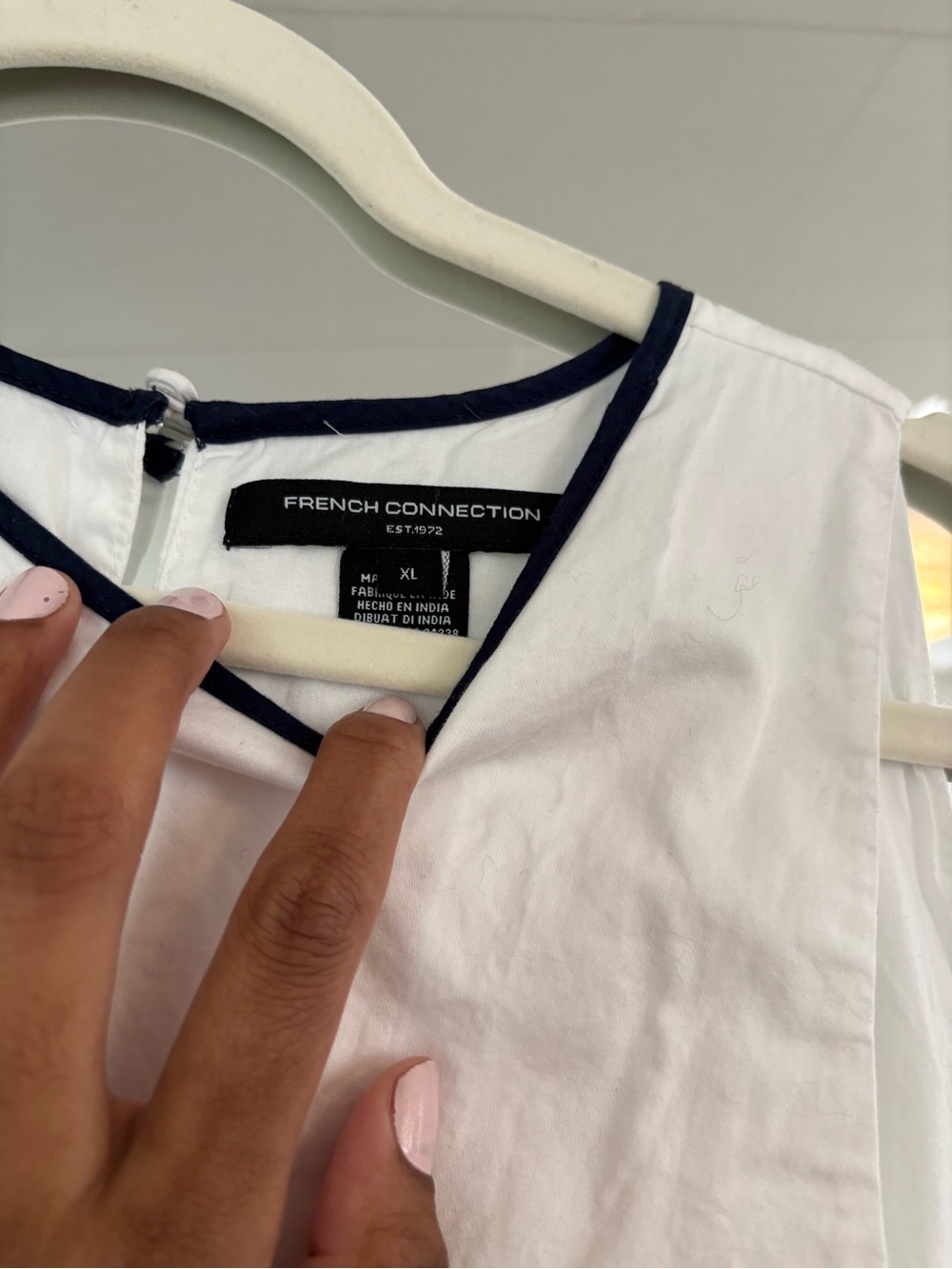 French Connection White Cropped Tank with Navy Scallop Trim - Picture 3 of 4